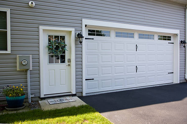 24/7 Emergency Garage Door Panel Replacement experts in Brooksville, MS